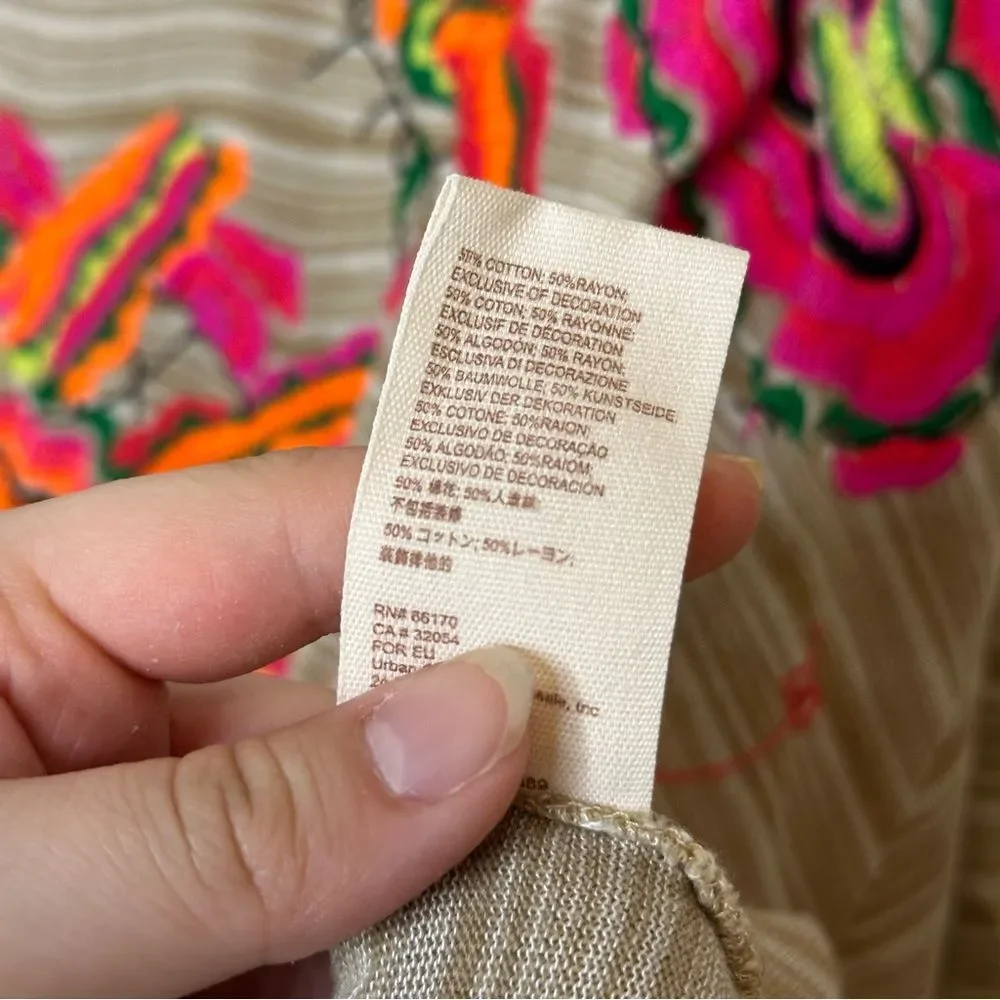Free People Catalunya Tan White Striped Floral Embroidered Top Sz M Boho Preppy - Picture 8 of 8